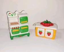 Vtg Strawberry Shortcake Berry Happy Home Kitchen Furniture Stove Sink 1983