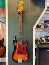 BASS GUITAR - Fender Player II Precision Bass, 3-Color Sunburst, Rosewood (NEW)