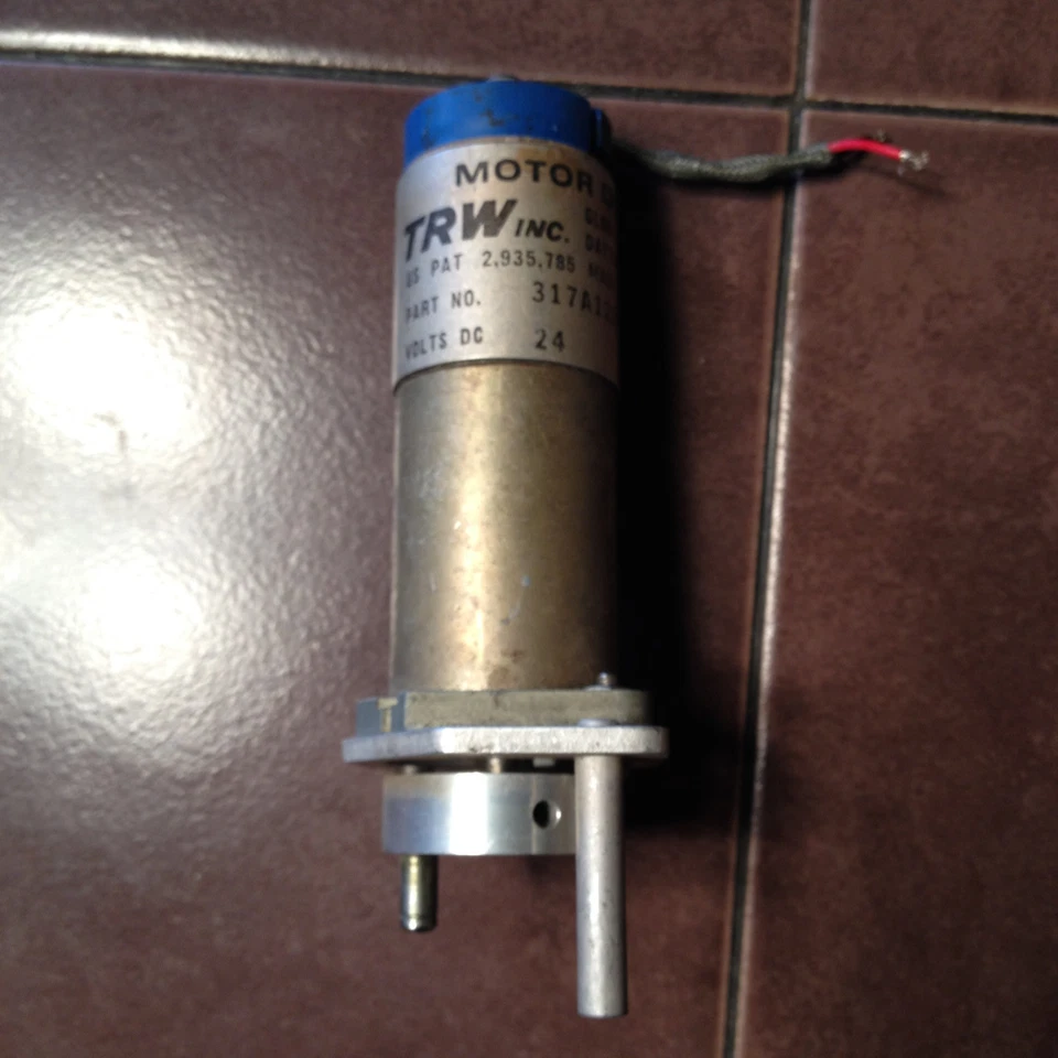 Motor TRW, Globe Industries, Dayton 24v 317A123-2 Foto 3 de 4