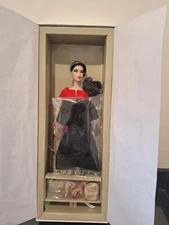 INTEGRITY FASHION ROYALTY DOLLS !!AMBITIOUS KESENIA!! DRESSED DOLL!! MINT...Rare