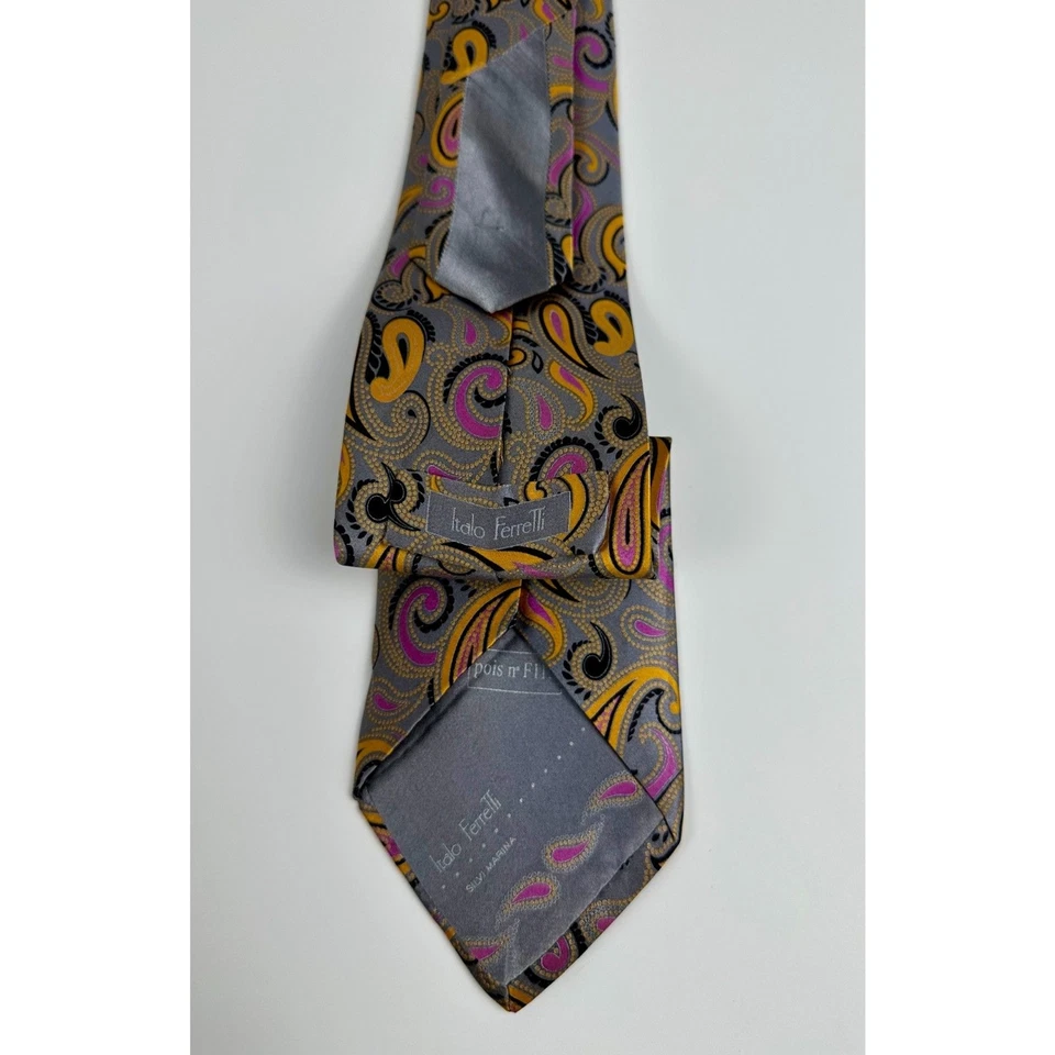 Corbata de seda Italo Ferretti patrón cachemir sobre fondo gris L-59 pulgadas W-3,5 pulgadas Foto 3 de 4