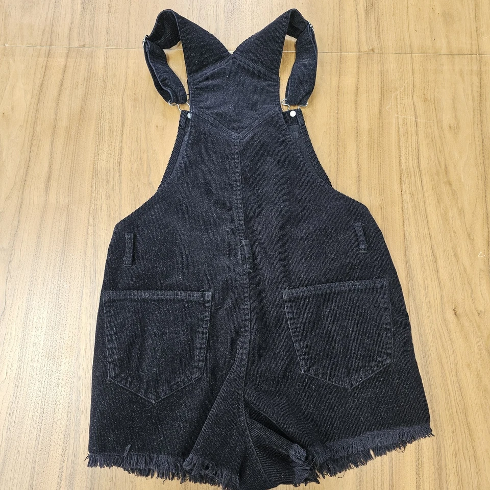 Macacão curto Brandy Melville preto veludo – Tamanho único - Imagem 3 de 4
