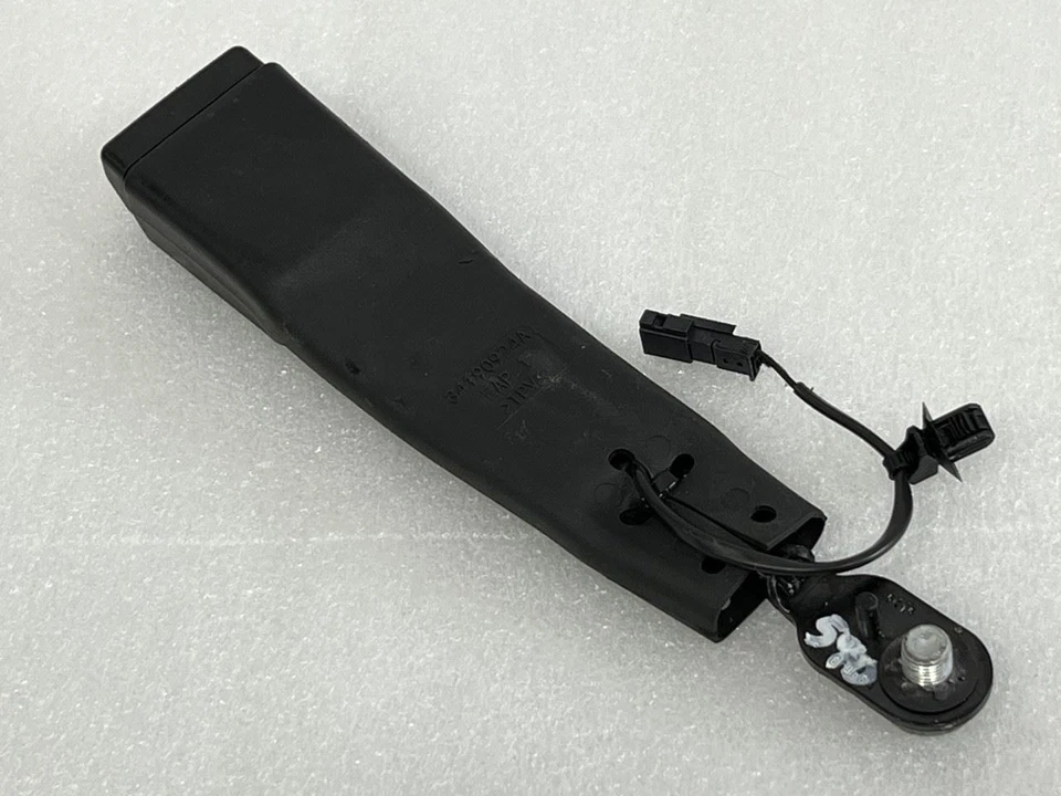 Chevrolet Volt 2017 lado del conductor izquierdo hebilla del cinturón de seguridad delantero negro 233445069 Foto 2 de 4