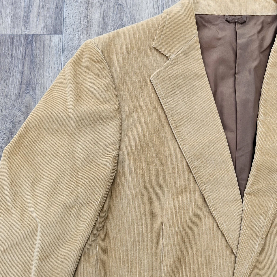 Jaqueta masculina vintage anos 70 Sears Roebuck Co 2 botões veludo bronzeado - Imagem 2 de 4
