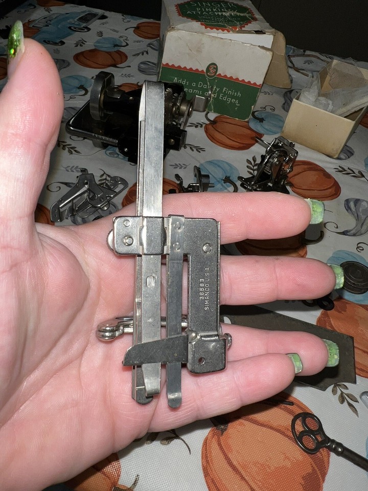 SINGER BALL BEARING PINKING ATTACHMENT SEWING MACHINE W/ Many Extras eBay