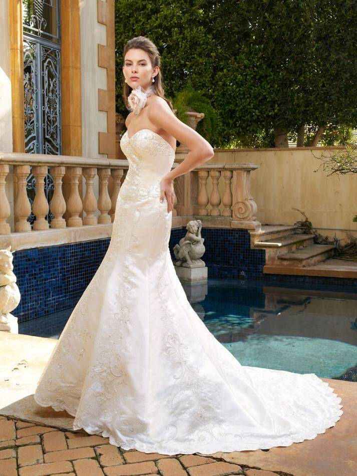 green emerald velvet dress Sleek Satin Mermaid Wedding Dresses with V-neckline – loveangeldress main image 1