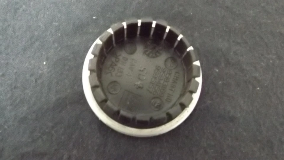 Tapa central de rueda SATURN SKY ION AURA SOLSTICE OEM 9593169 diámetro 2 5/16 pulgadas Foto 2 de 2