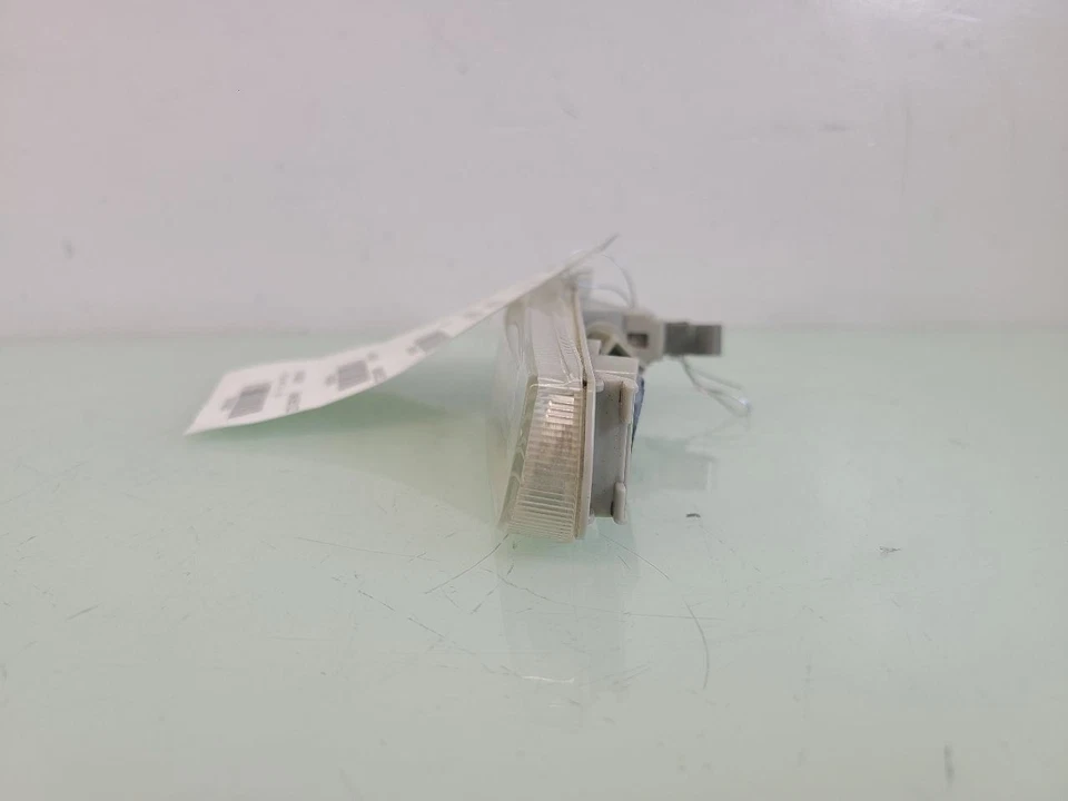 Passenger Corner/Park Light Side Marker Fits 97-04 PORSCHE BOXSTER 585830 - Image 3 of 4