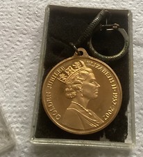 Queens Elizabeth Golden Jubilee 2002 coin on Key Ring. Boxed. VGC.