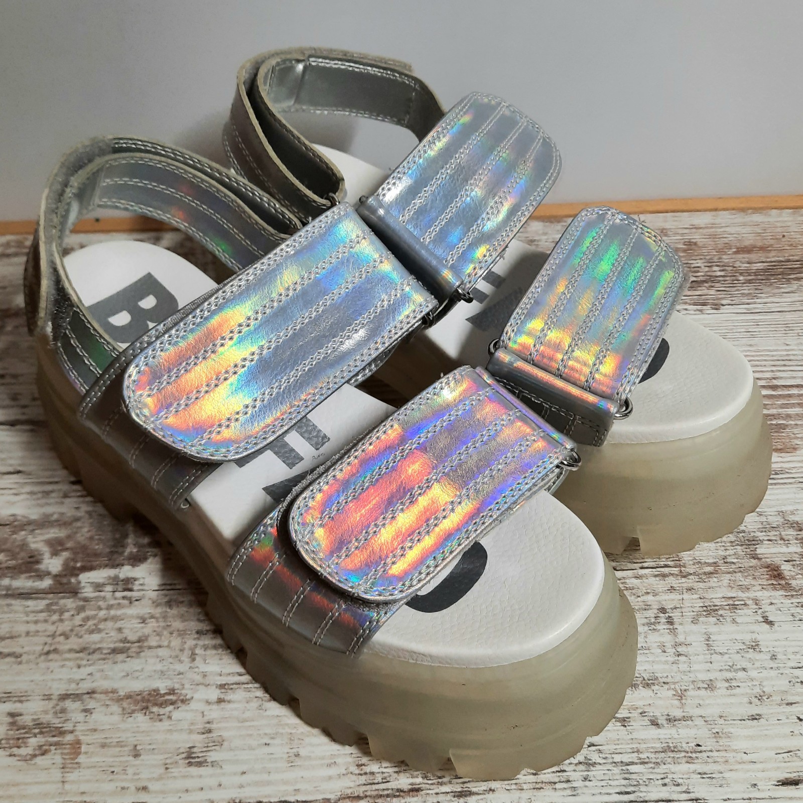 APL Sandali con plateau grossi Buffalo London taglia 37 6 5 argento iridescente Y2K Vibes