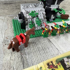 LEGO 6066 Camouflaged Outpost 1987 Classic Castle Forestmen 99% Complete