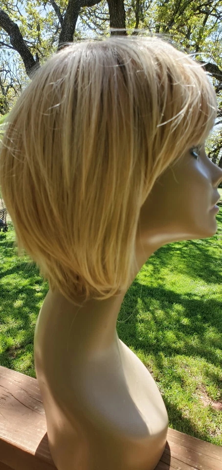 Bob con flecos coquetos Hairdo en 14/88 Foto 2 de 4