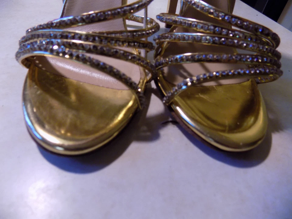 Sandalias Diane Von Furstenberg con tiras de estrás de 4" de tacón con correa doradas 6,5 FAB Foto 4 de 4