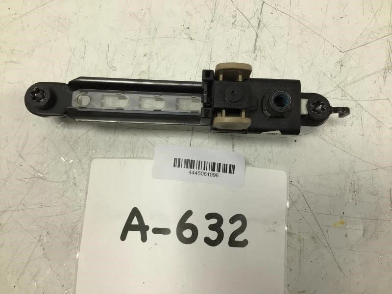 2007 GMC YUKON XL 1500 前左驱动侧座椅皮带肩调节指南 — 第 4/4 张图片