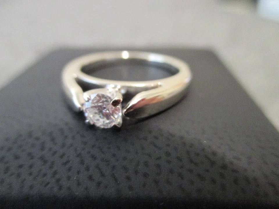 ANILLO DE COMPROMISO SOLITARIO DIAMANTE 10K VINTAGE ORO BLANCO - .38ct - Talla 5.25 -4.19g Foto 3 de 4