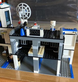 LEGO City 7498 Large Police Station Prison Complete Police Jail Minifig