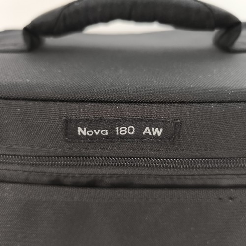 Lowepro Nova 180 AW Shoulder Camera Bag Black Excellent Condition - Picture 4 of 18