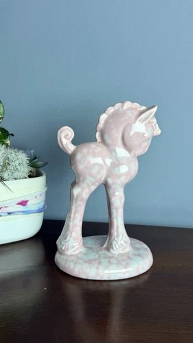 Vintage Royal Haeger R103 Art Deco Standing Horse Sculpture Pink And White Glaze