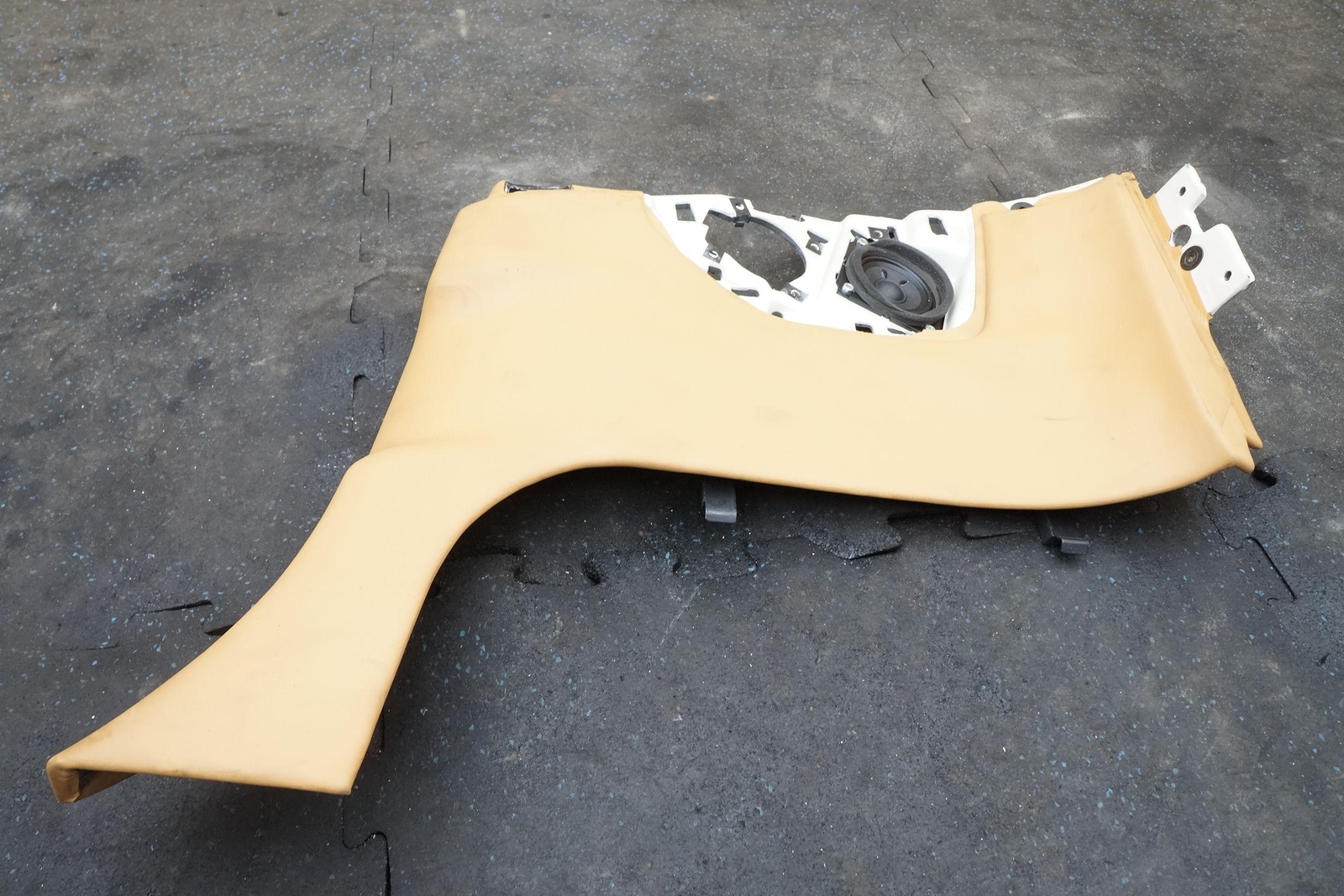 Rear Right Lower Quarter Trim Panel Molding Beige 81562400 Ferrari California 11