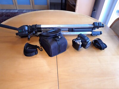 Fujifilm Pix S8000fd Model 2008 dabei ein Stativ von Giottos TD570 Zubehörpaket