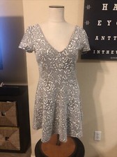 Forever 21 XXI Floral A-Line Skater Dress Size M Black & Ivory Short Sleeve