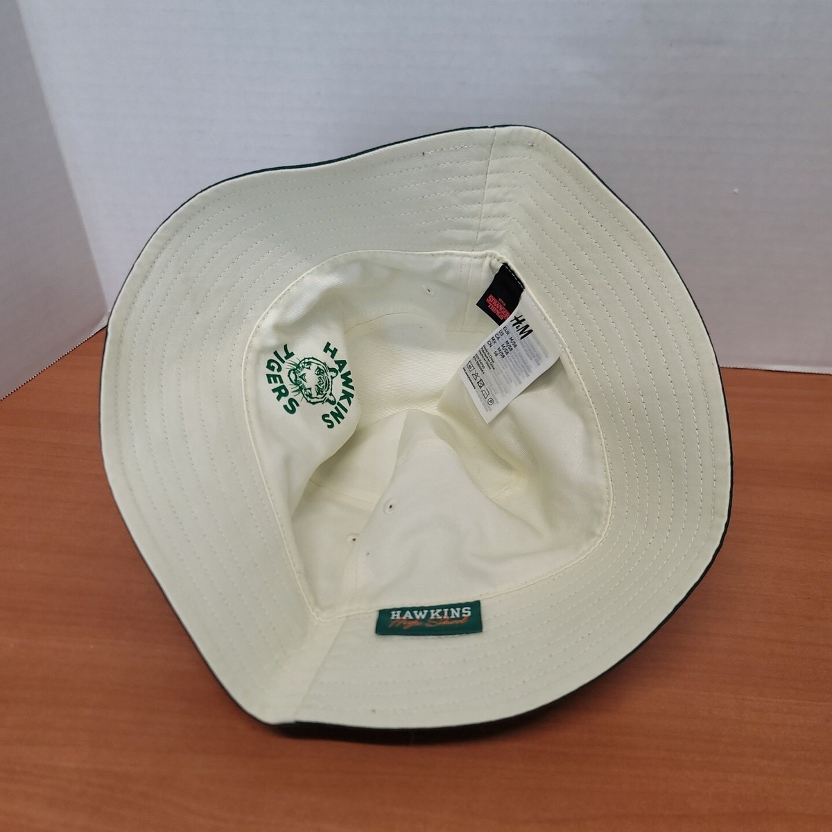 Stranger Things bucket hat reversible h&m green /cream Hawkins