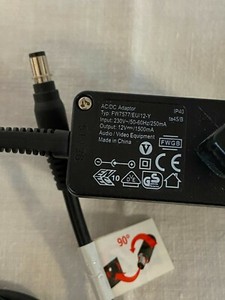 12V / 1,5A Netzteil Router Adapter AC / DC TYP FW7577/EU/12-Y Trafo Router IP40