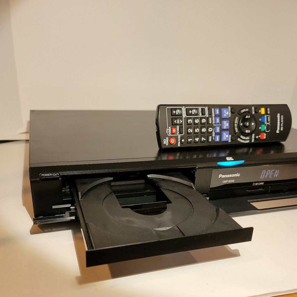 Panasonic DMP-BD30 Blu-ray DVD Player with remote and manual Panasonic DMP-BD30 Blu-ray DVD Player with remote and manual