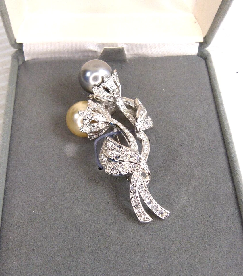 Broche Flor Estrás Doble Perla Nolan Miller De Colección con Caja Foto 2 de 4