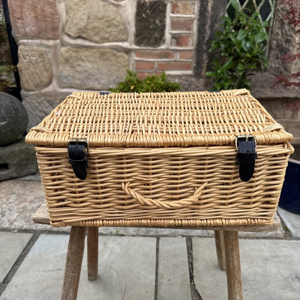 Wicker Hamper Picnic Basket With Handle Toys Blankets Sticks Storage Box - Image 2 of 4