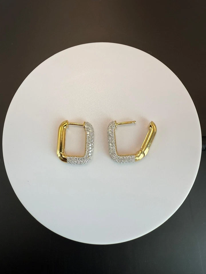 Pendientes de aro geométricos de diamantes creados en laboratorio de 1 quilate VS enchapados en oro amarillo de 14 quilates Foto 3 de 4