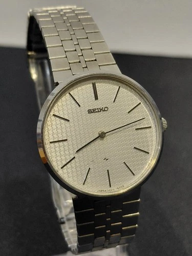 Seiko 2220-0540 Mechanical Winding Vintage Watch SPARES OR REPAIR