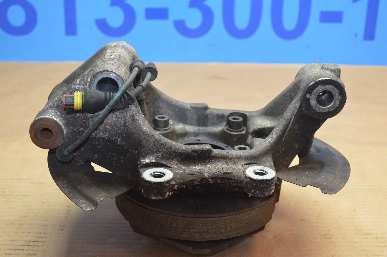 2004 M138 MASERATI GT COUPE REAR PASSENGER SIDE SPINDLE WHEEL HUB 189396