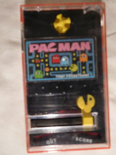 Scarso gioco vintage anni 80 Tomy Pocket-Mate meccanico Pac-Man in ROSA lettering