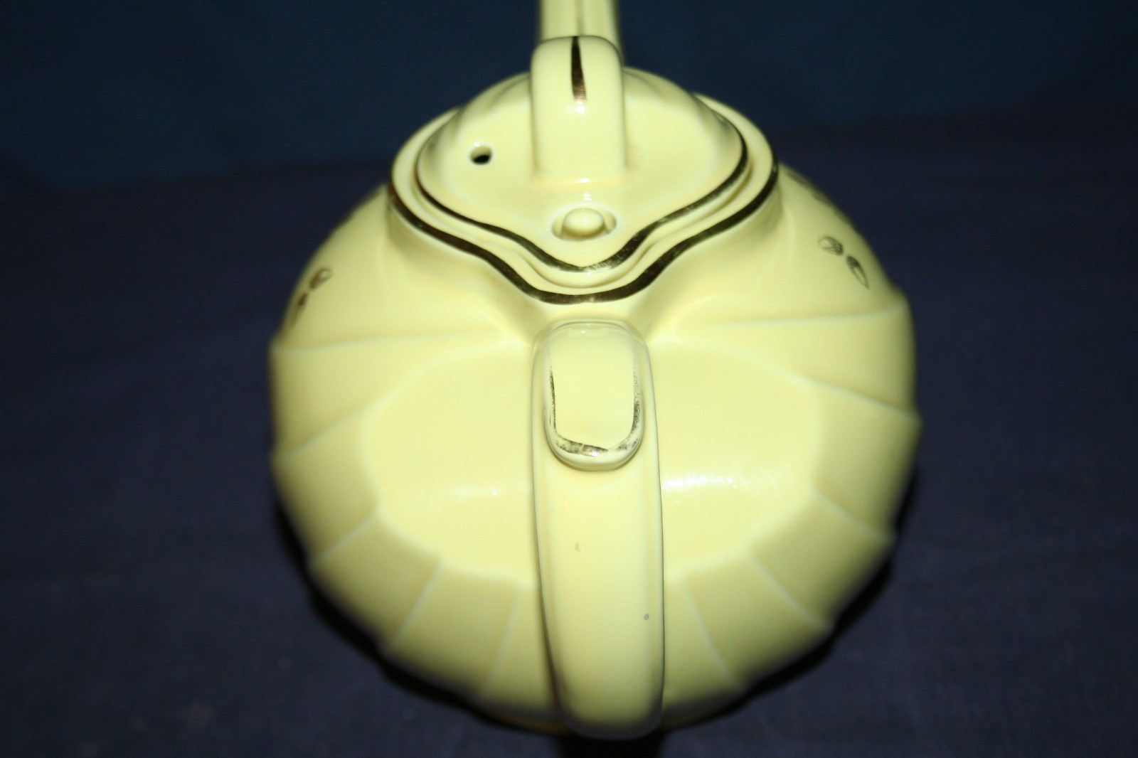 Hall Yellow 6 Cup Teapot with Hook Lid 0799 Gold Acorn & Leaves 1 E2
