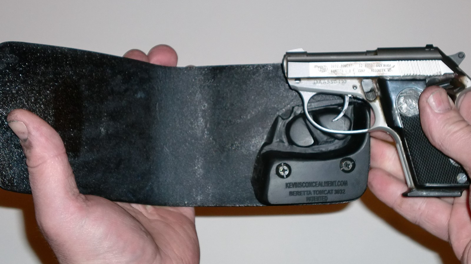 Cloak Belt Holster for Beretta Beretta 3032 Tomcat / Right