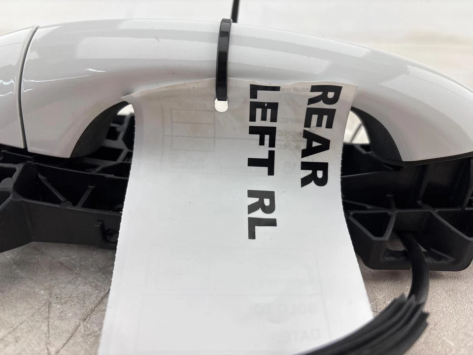 Manija exterior puerta trasera izquierda Chevrolet Trailblazer 2021-2024 OEM Foto 2 de 4