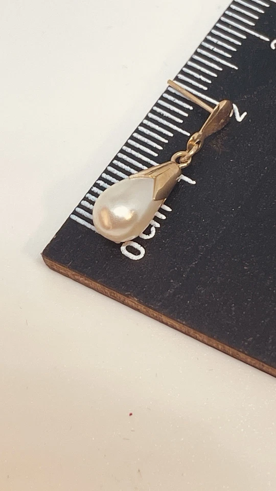 Lot H 9ct Yellow Gold Pearl 2CM Drop Earrings. Worn Once Excellent Condition. - Image 3 of 4