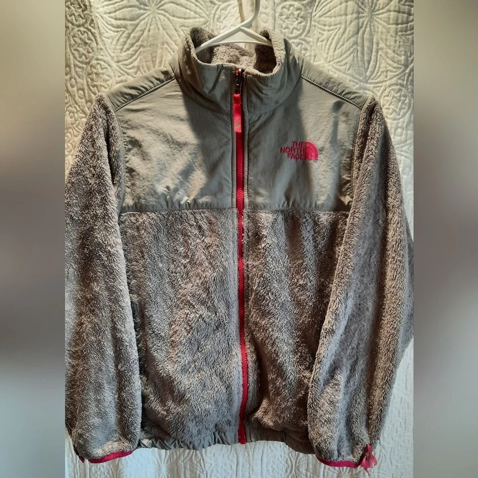 Chaqueta The North Face Niñas Grande Gris Polar con Acentos Rosa Exterior Preppy Foto 2 de 4