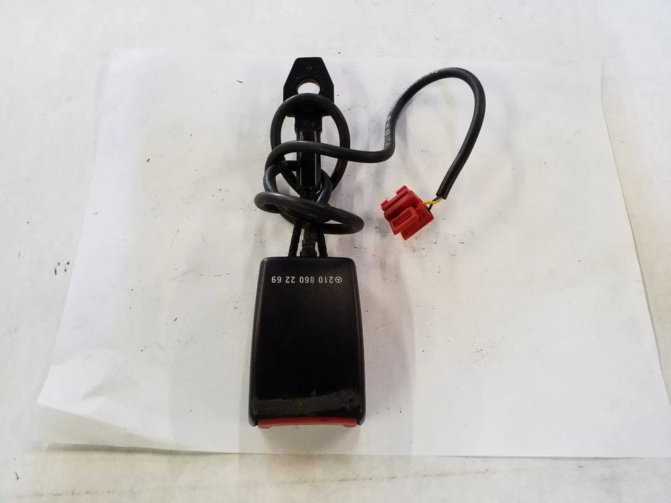 Hebilla cinturón seguridad pasajero delantero derecho | 96 97 98 99 mercedes-benz c230 c280 Foto 2 de 4