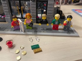 LEGO Creator BRICK BANK Modular Building Set 10251 w Box/Instr INTERIOR 99.9%C