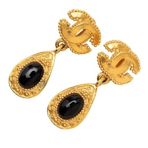 Authentic Vintage CHANEL 96A Coco Mark CC Gripoix Gold Plated Dangle Earring 2.02 inches