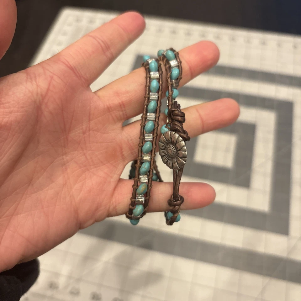 Pulseira de couro marrom e turquesa com miçangas - Imagem 3 de 4