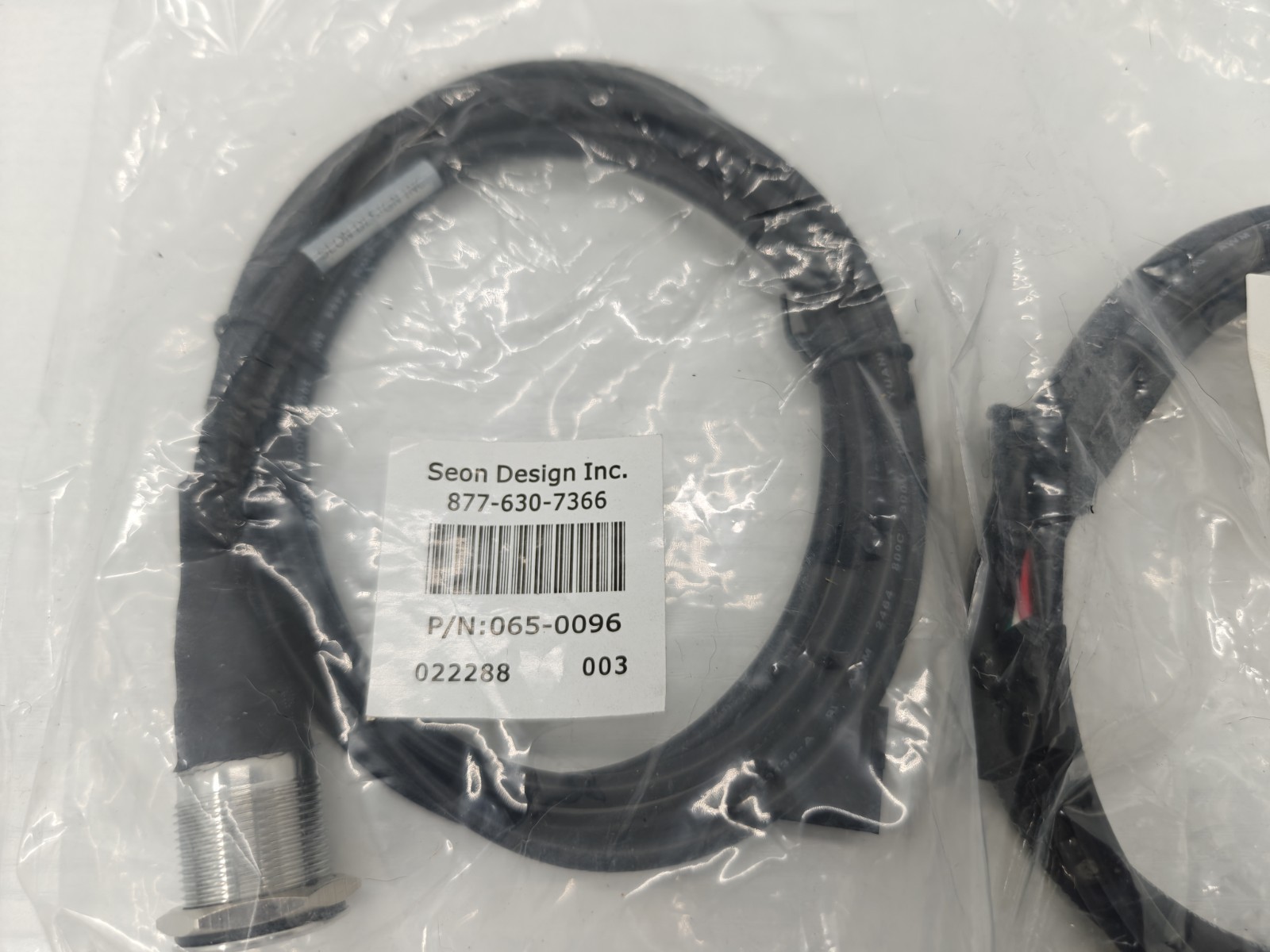 как выглядит Lot Of 2 SEON DESIGN INC 065-0096 018117 HARNESS A1 фото
