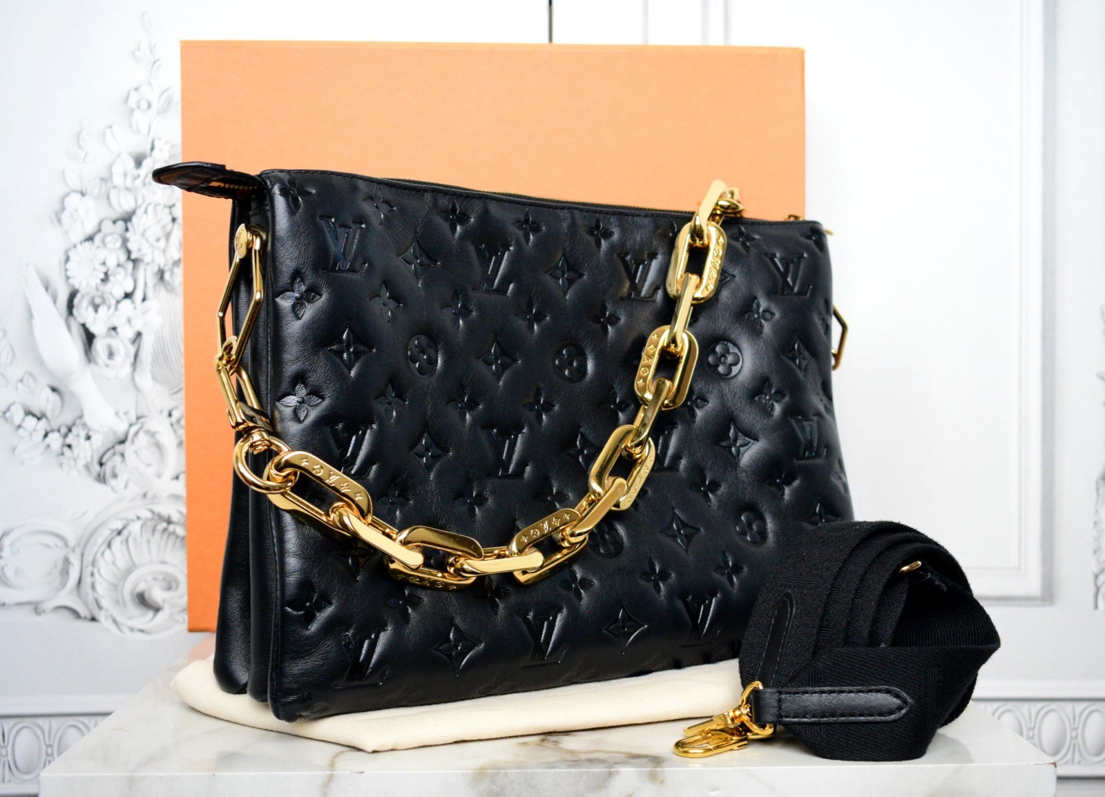 Louis Vuitton COUSSIN MM NOIR Black Handbag M21264 Lambskin Gold Chain