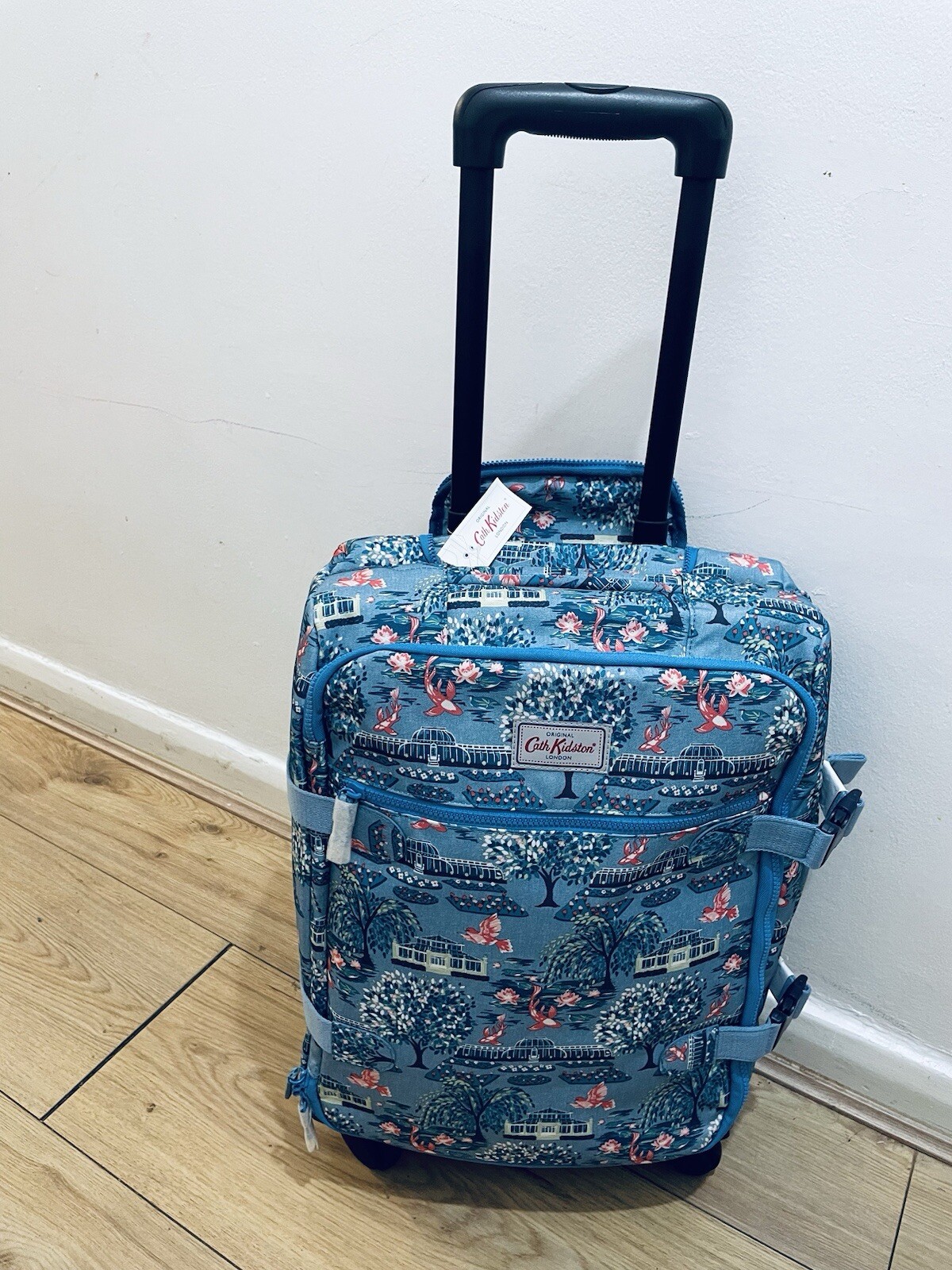 Nuevo equipaje de mano/maleta pequeña Cath Kidston azul claro de 4 ruedas