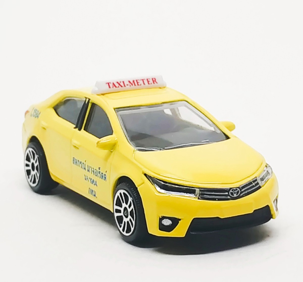 Majorette Toyota Corolla Altis Thai Taxi Light Yellow 1:61 3