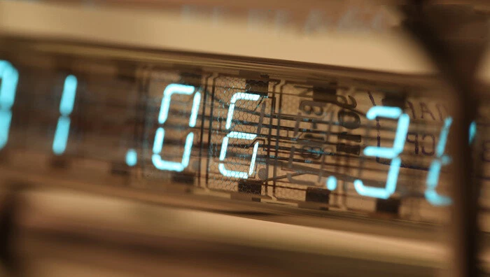 Vintage ИВ / IV-18 VFD Nixie Tube Alarm Clock KIT/Assembled w/Remote Control  - Image 3 of 4