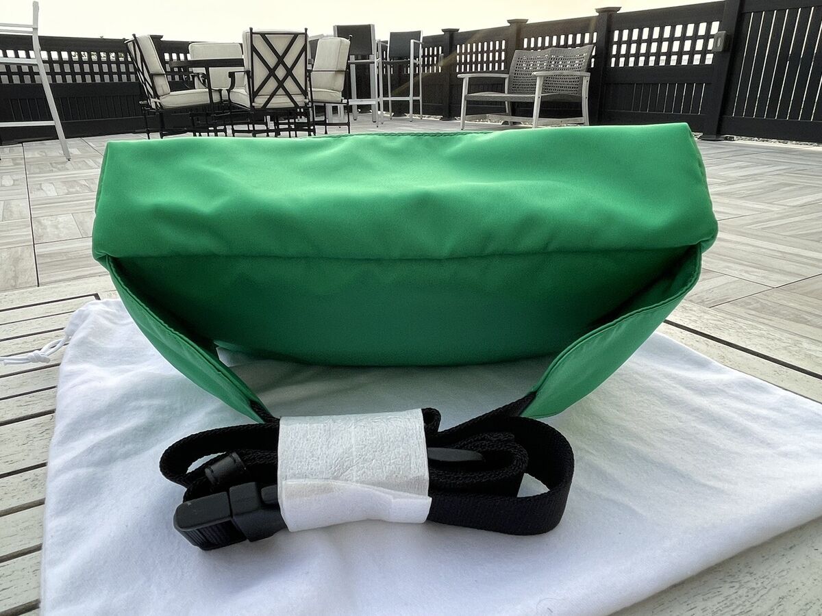 $900 Versace Small Bright Green Nylon Medusa Belt Bag Waist $900 Versace Small Bright Green Nylon Medusa Belt Bag Waist