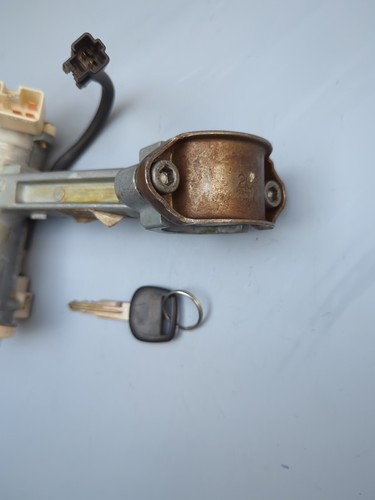 Toyota Regius 1997 Ignition Lock and Key 45020-26-7 - Picture 3 of 8
